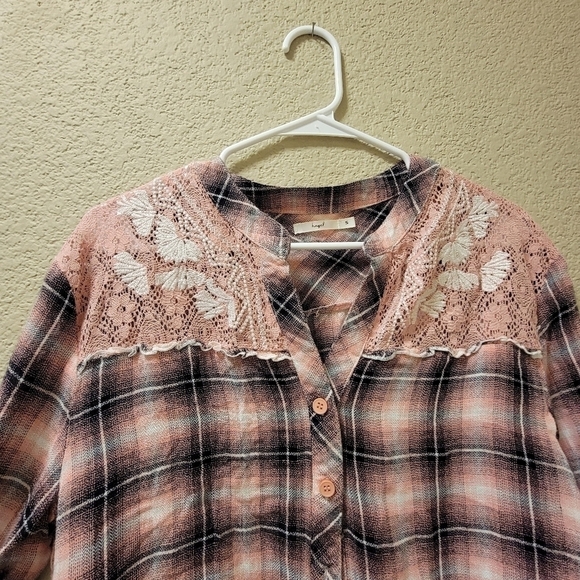 Hazel plaid blouse with lace detail - Picture 4 of 5